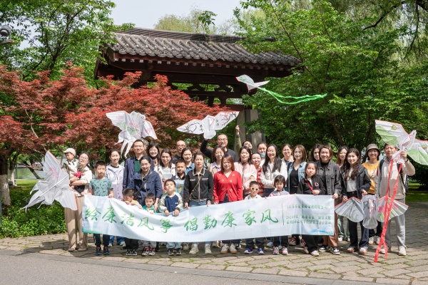 8苏豪爱涛k1体育有限公司官网活动合影_副本.jpg